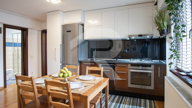 Apartament 3 camere cu centrala proprie